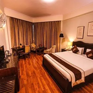 Hotel Luxera &, New Delhi